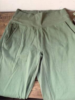 Athleta Women’s Venice High Rise Jogger Green